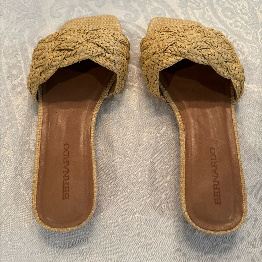 Bernardo Women's Tan Woven Slide Sandals